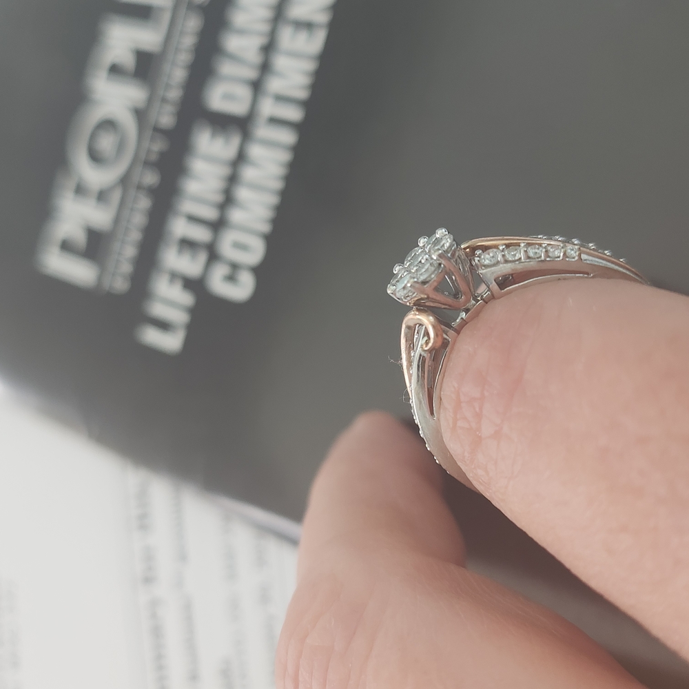 Elegant Silver and Gold Twisted Ring - Picture 4 of 6